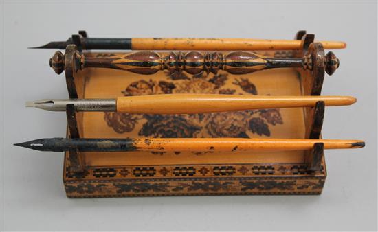 A Tunbridge ware rosewood flower mosaic and stickware weighted pen stand, 5.25in.
